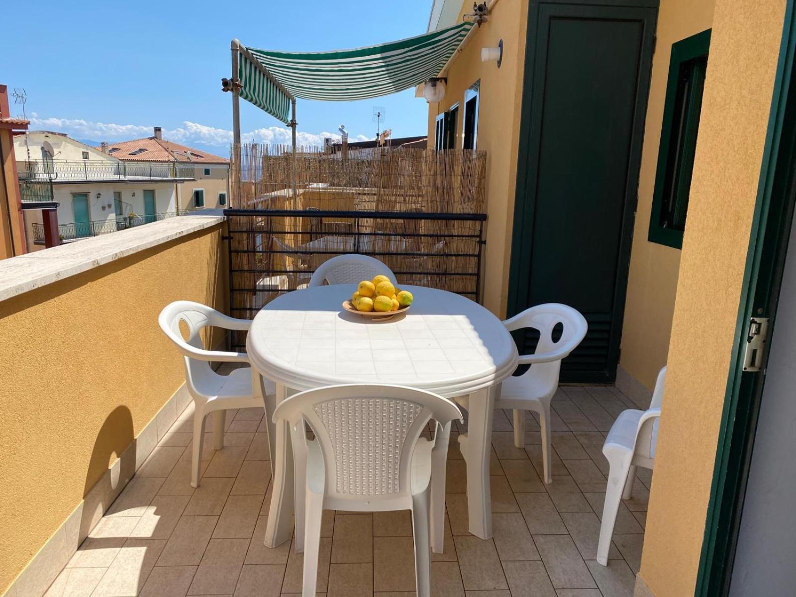 La Punta Della Signora Apartment *